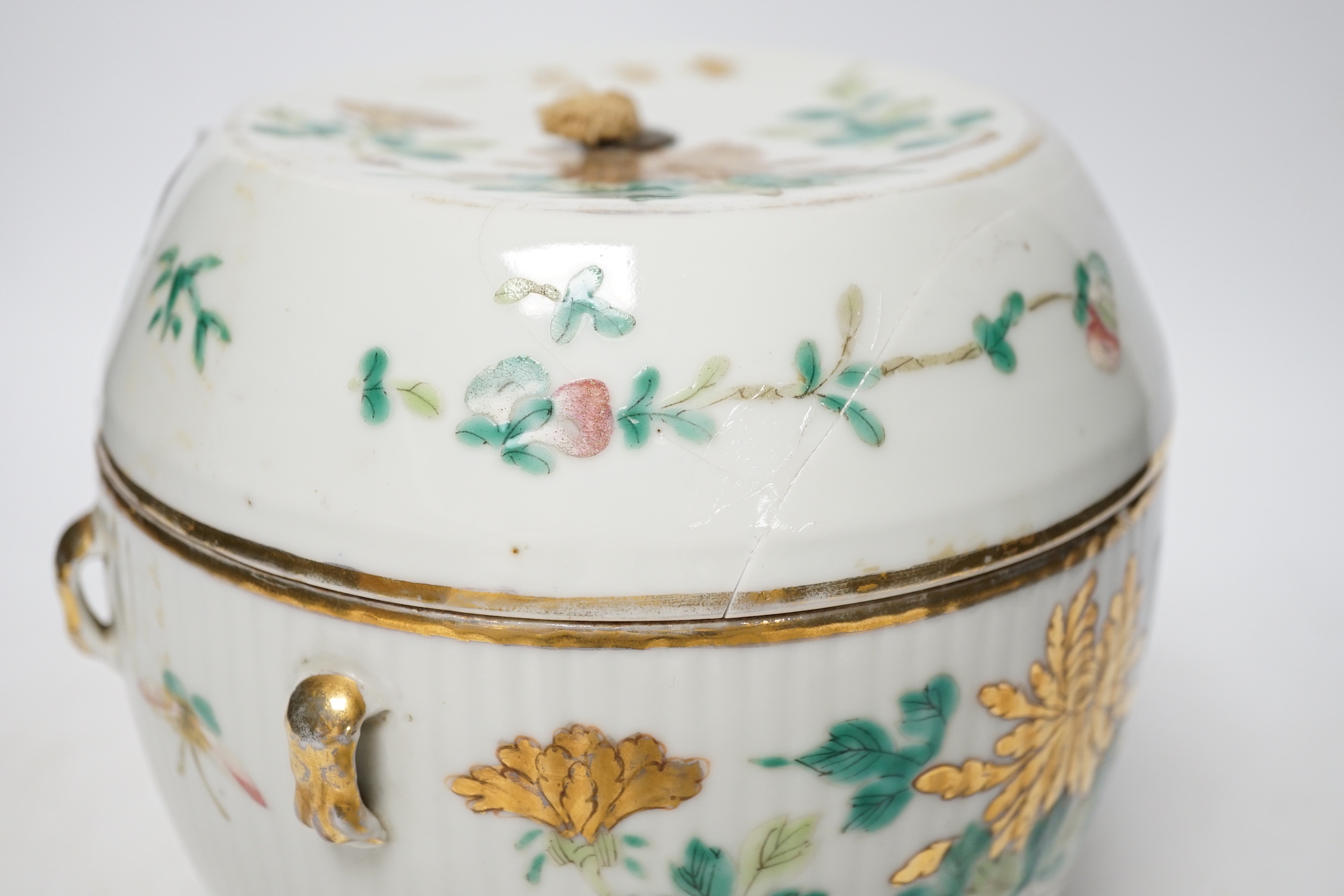 A Chinese enamelled porcelain barrel shaped jar and covered, 19th century, 16cm high